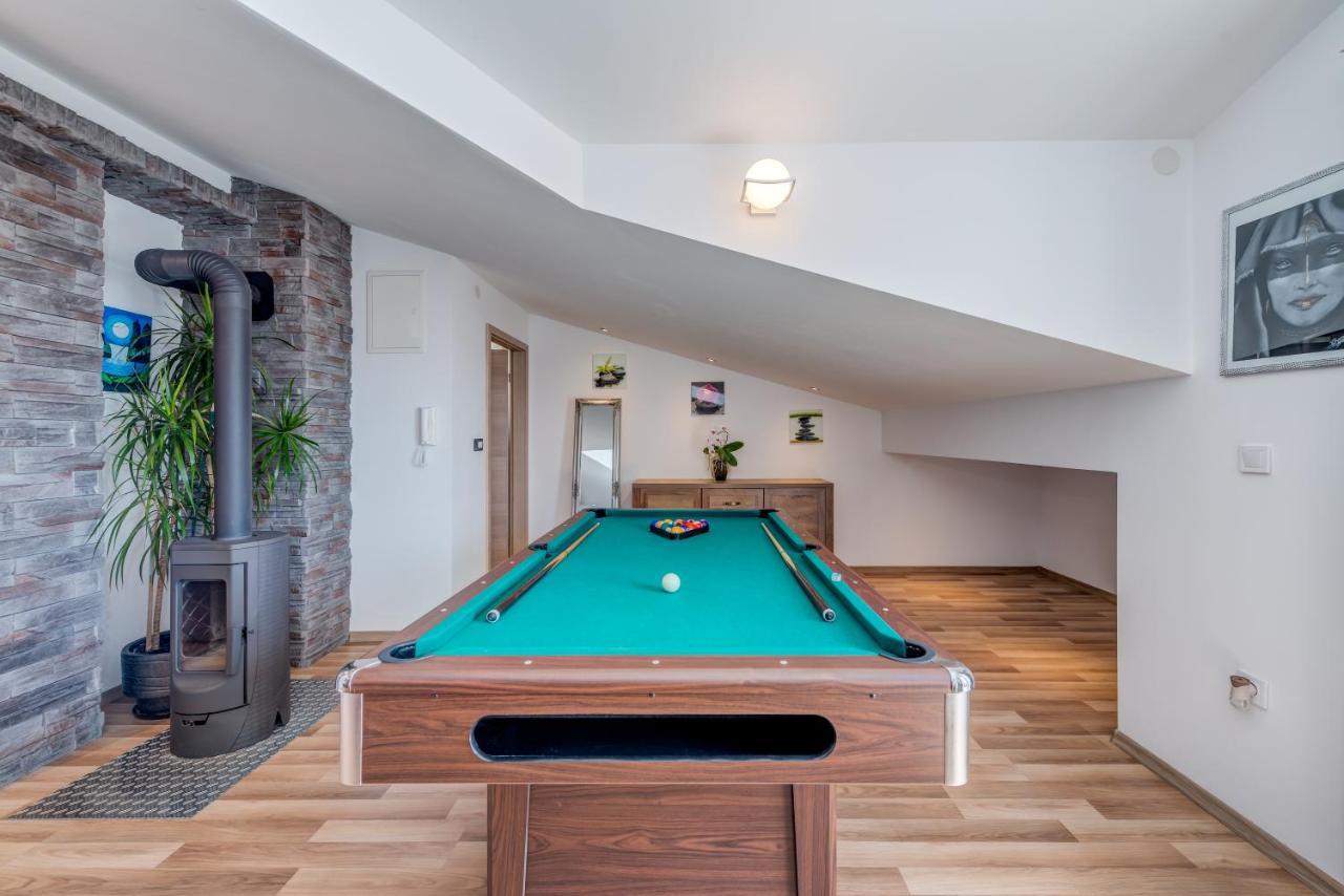 Summer Orchid - Spacious Duplex By The & Ps5 Stobreč