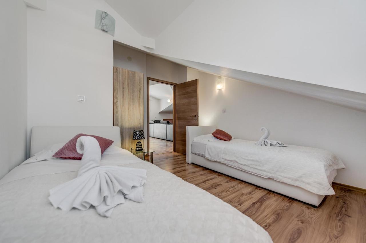 Summer Orchid - Spacious Duplex By The & Ps5 Apartman